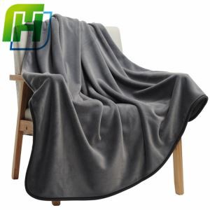 بطانية رمادية من الصوف الفانيلا