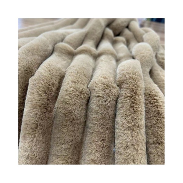 بني تقليد أرنب أفخم